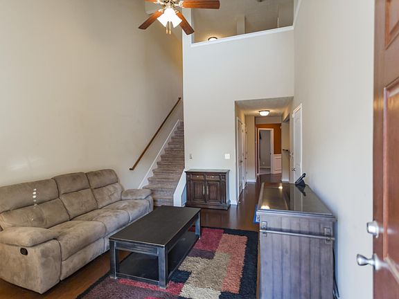 3rd image of 1917 Calydon Ct