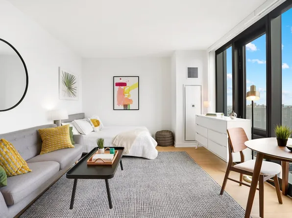 18 Sixth Avenue image 1 of 23