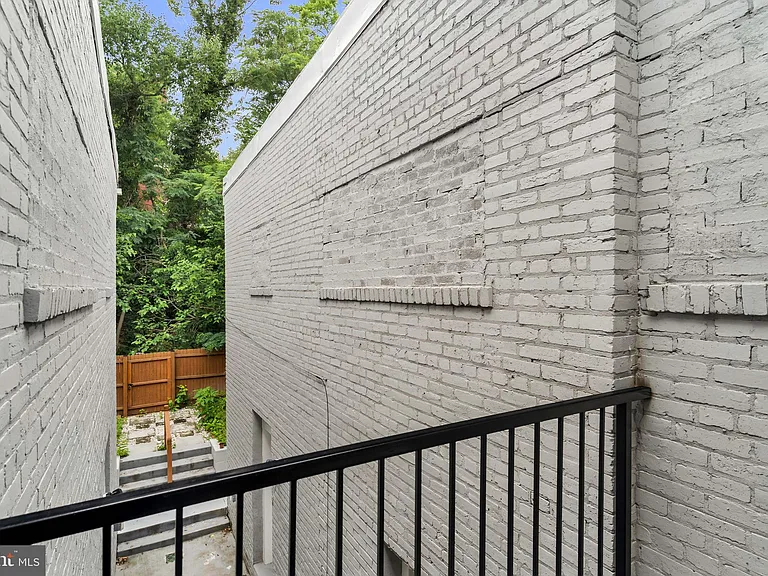 1505 W St SE #1 — Photo 20