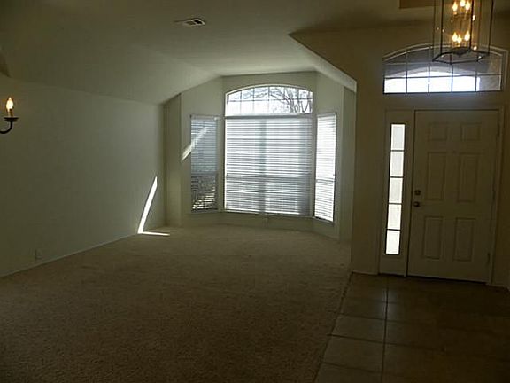 3rd image of 3913 Glenwyck Dr
