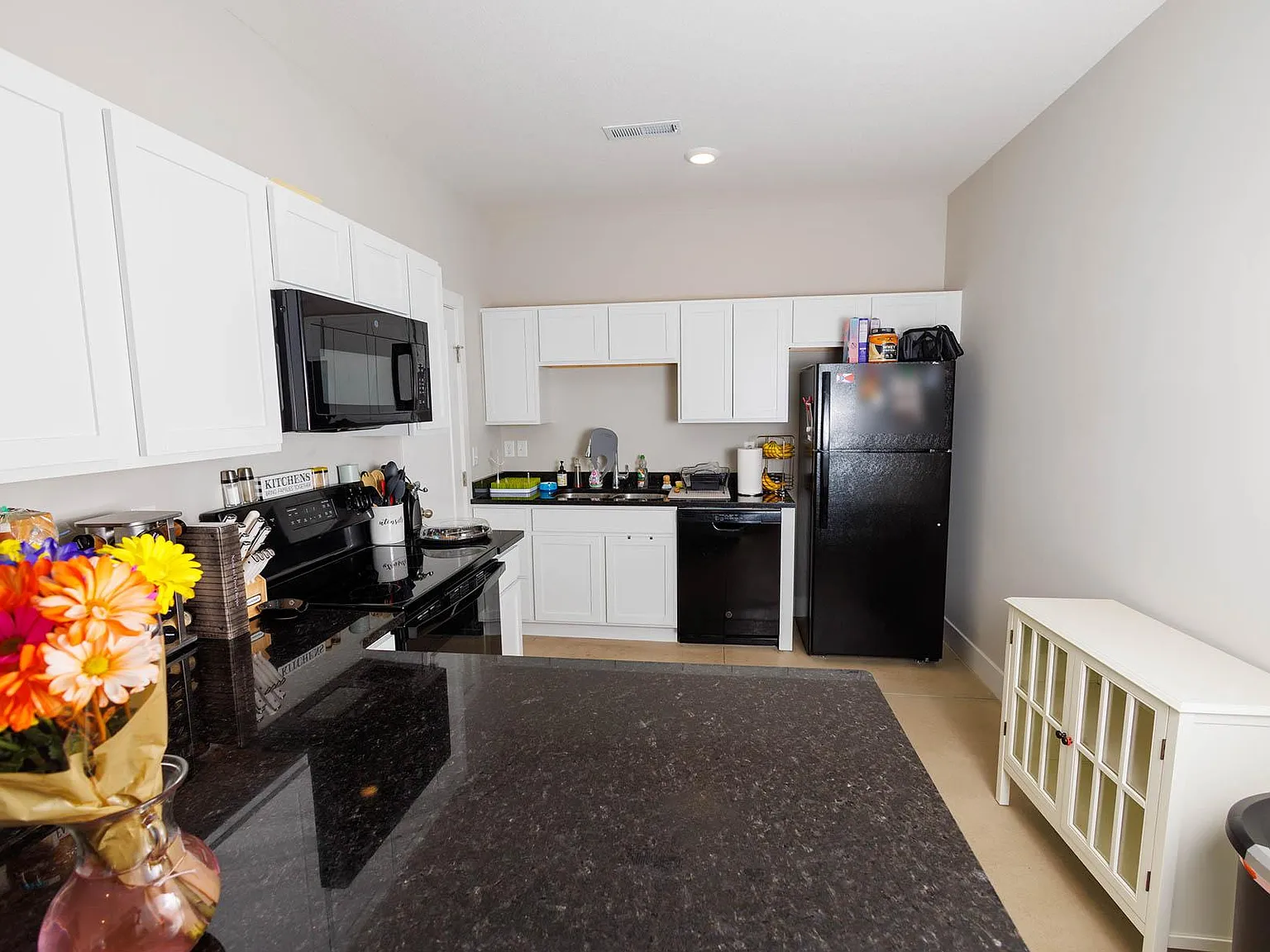 3 bed, 1200 sqft, $1,495 — Photo 3