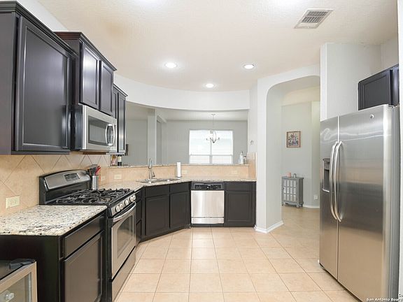 4th image of 8726 Dove Oak Ln