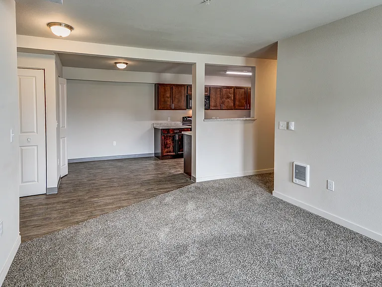 Crossroads Apartments — Photo 29
