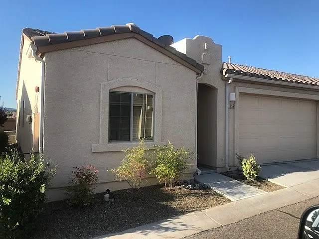 Beautiful 3 Bedroom 2 Bathroom - Contact Property Pros Property Management — Photo 1