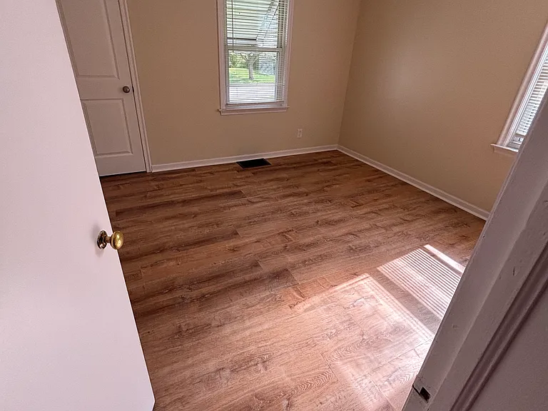 949 Canterbury St SW — Photo 7