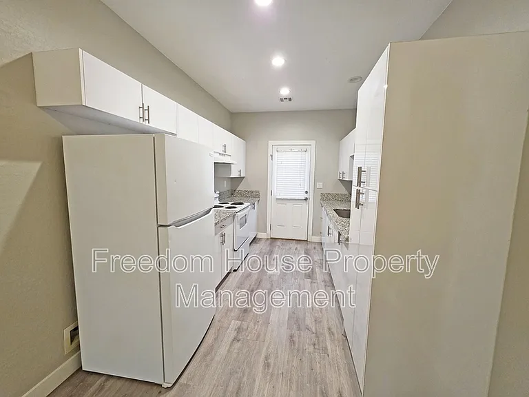 1121 Sixshooter Ave #4 — Photo 10