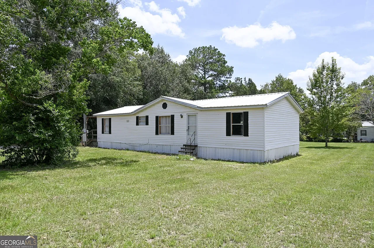3 bed, 1272 sqft, $1,050 — Photo 1