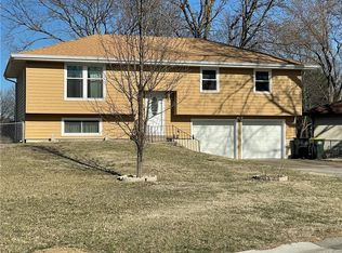 153 Woodland Rd, Lansing, KS 66043
