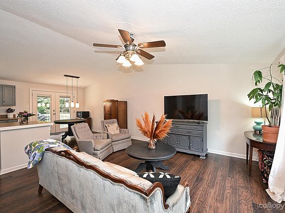 4th image of 7953 Monfreya Ct