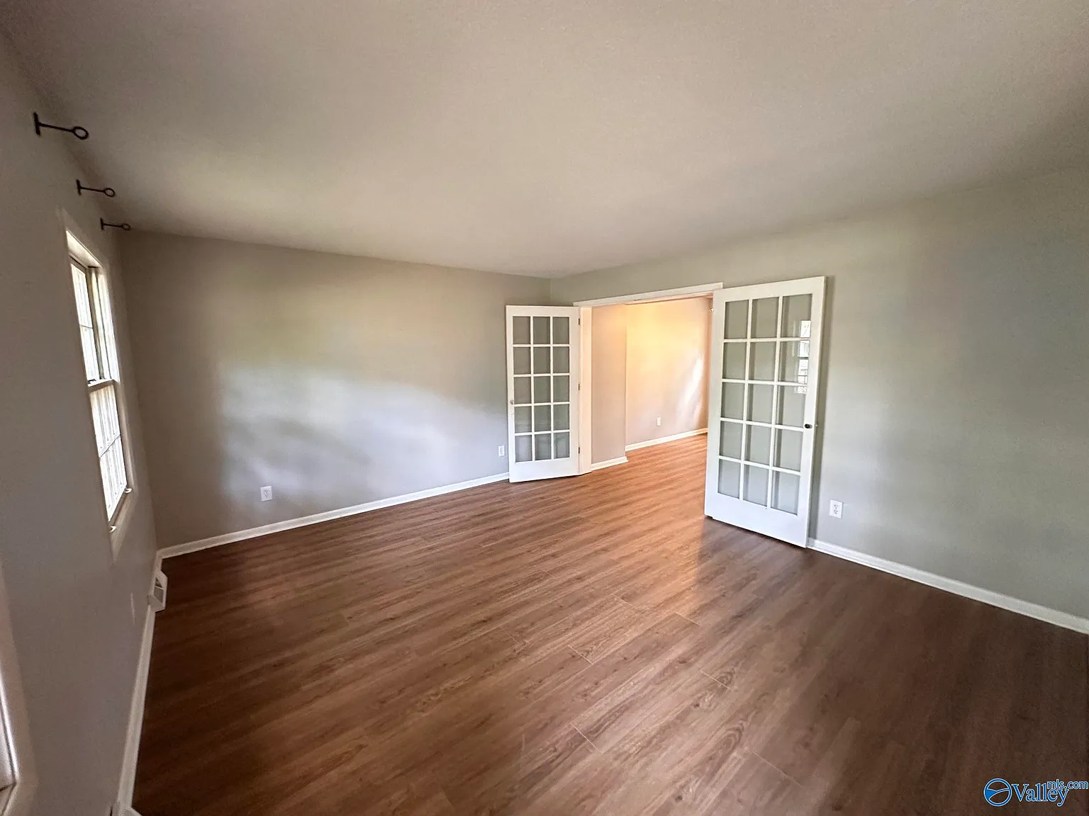 4 bed, 2.5 bath, 2150 sqft, $2,175 — Photo 2