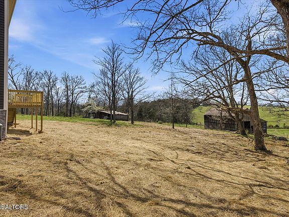 3rd image of 237 Cross Valley Rd