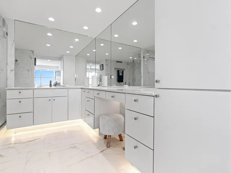 121 Golden Isles Dr #Penthouse 1 — Photo 46