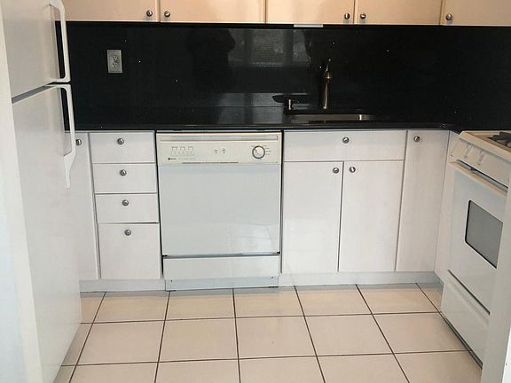 4th image of 160 Caswell Ave Floor 2