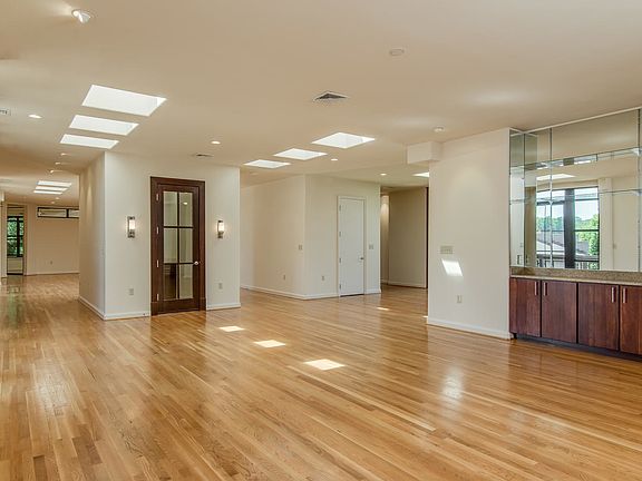 5th image of 3629 W End Ave #301