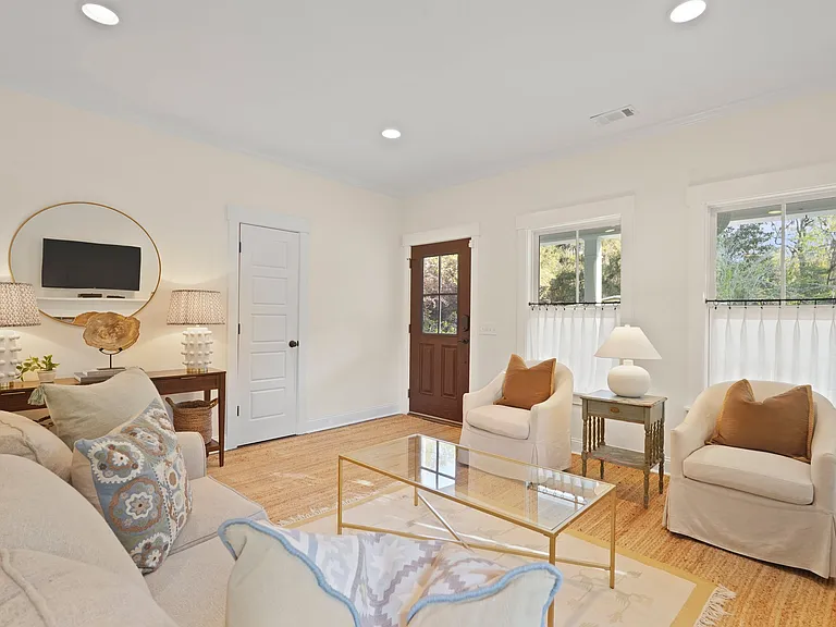 15 Government Rd — Photo 11