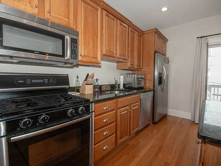 2 Burnham Pl #2 — Photo 18