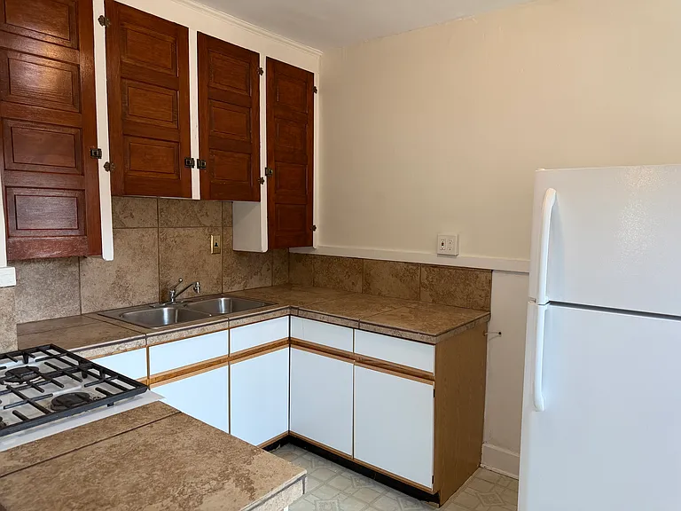 1052 Beaconsfield Ave — Photo 22