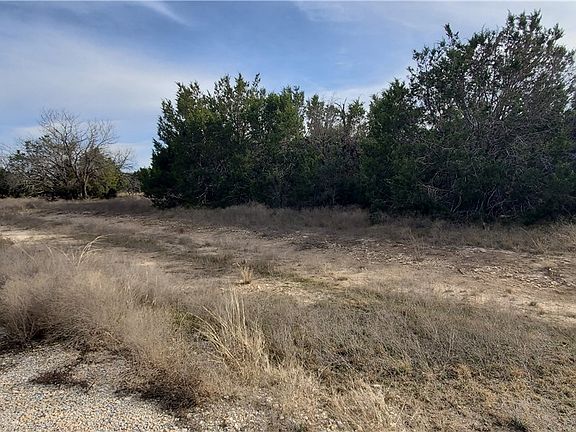 3rd image of 410 King Ranch Trl