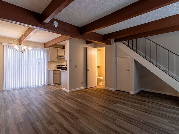 3rd image of 2306 Capitol Ave APT 4
