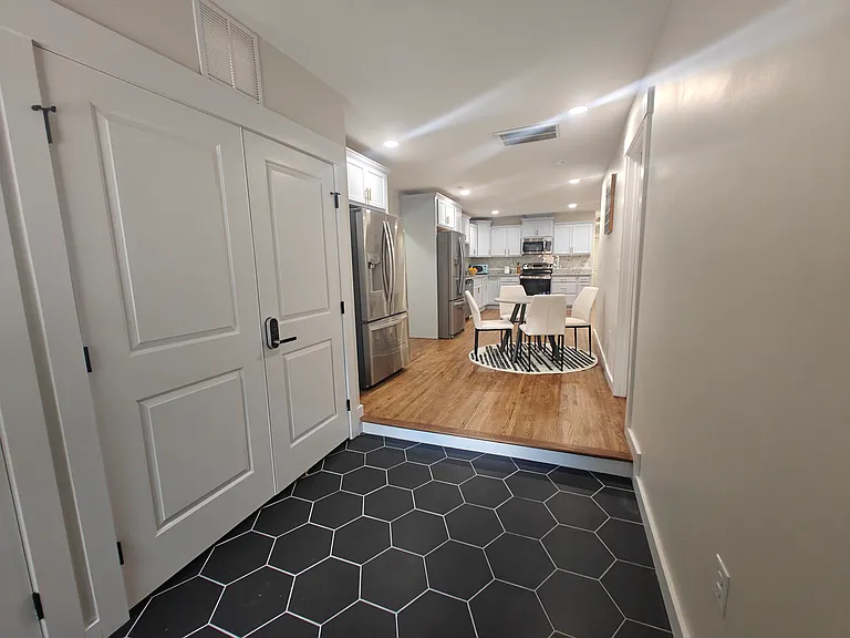 920 Friendly Pl #5 — Photo 8