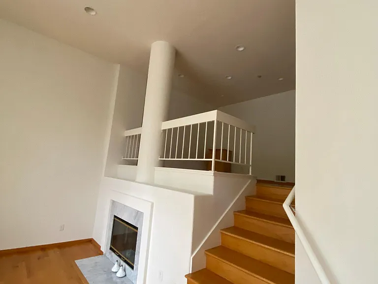 430 Galleria Dr — Photo 7