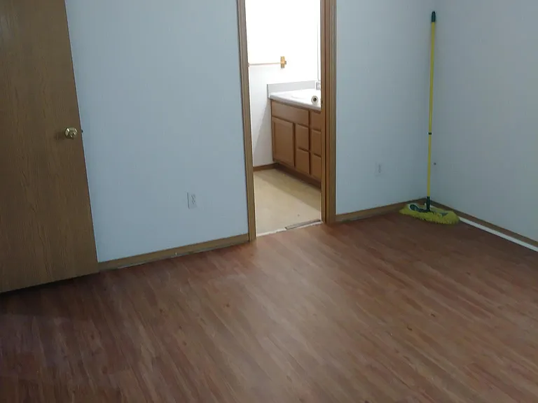 MASTER BED AND BATH