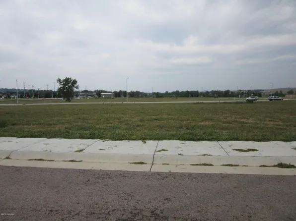 712 Lakeland Hills Dr, Gillette, WY 82716