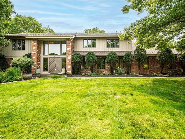 11 Daisy Ln, Pepper Pike, OH 44124