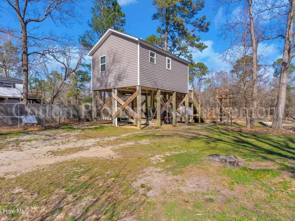 2621 Croomsbridge Road, Burgaw, NC 28425