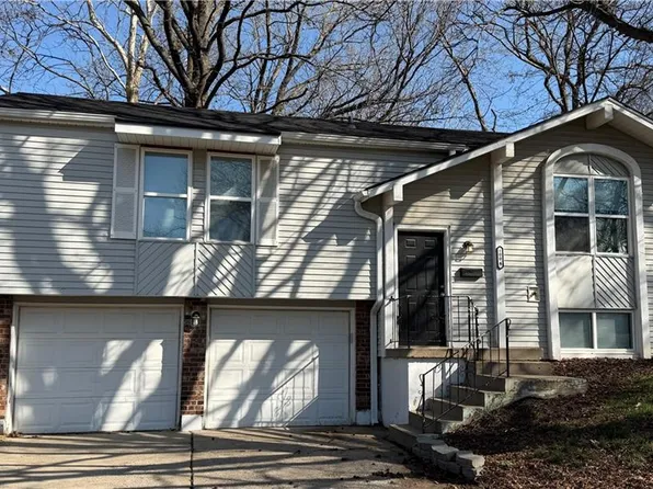 8004 E 120th St, Grandview, MO 64030