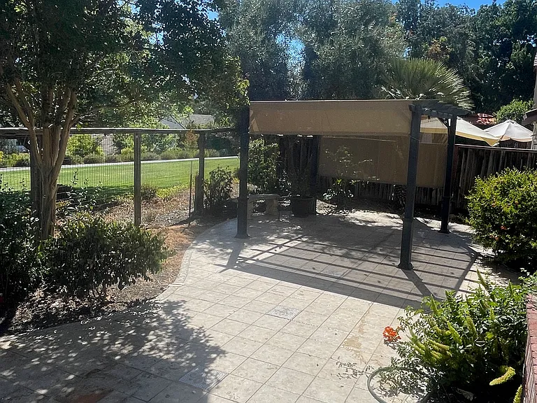 545 Glasgow Cir — Photo 19