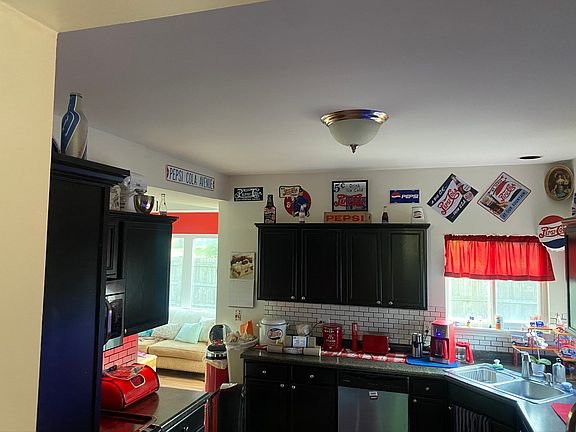 3rd image of 3813 Parkway Ln