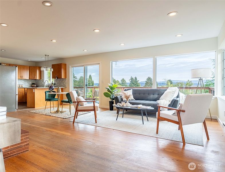 2nd image of 8344 Beacon Avenue S