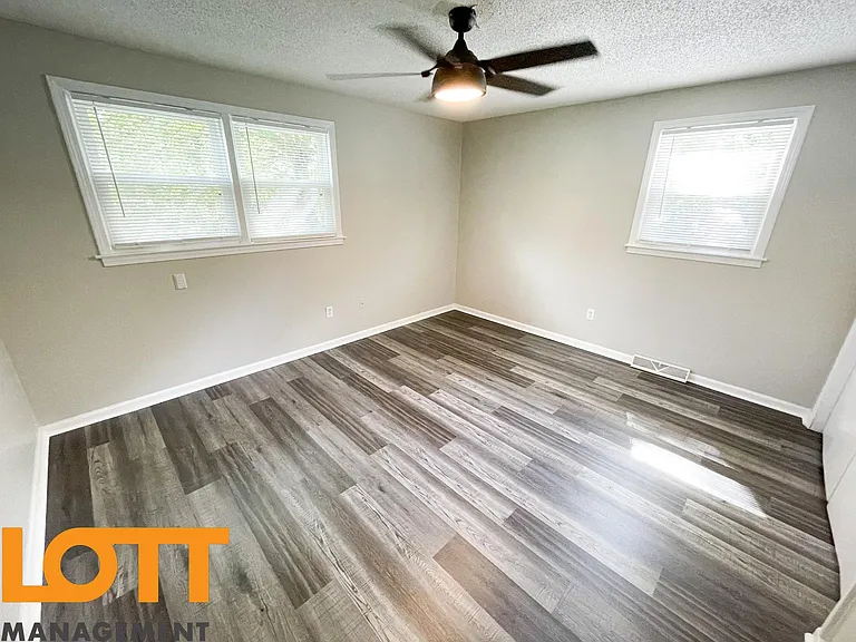 406 S Texas Ave — Photo 19