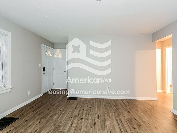 828151_003_living_room_13817189.jpg