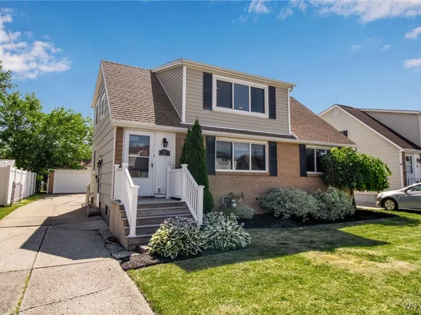 32 Wellington Rd, Cheektowaga, NY 14225