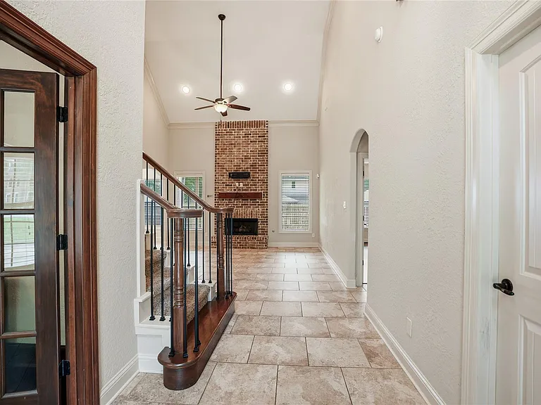 536 Stephen F Austin Dr — Photo 4