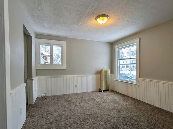 5th image of 924 N Capitol Ave #1