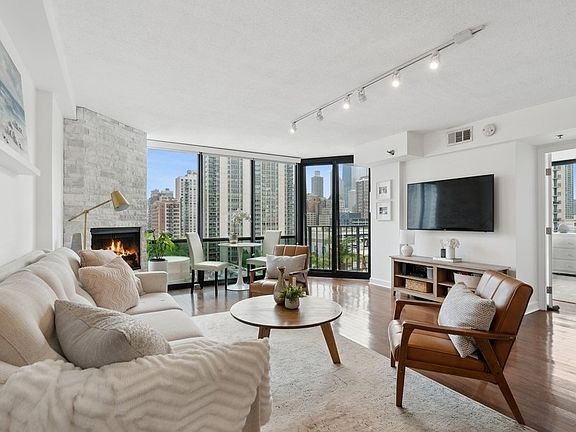 2nd image of 1309 N Wells St APT 1008