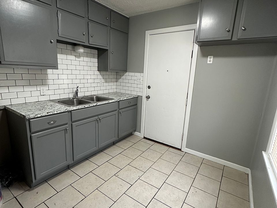 2nd image of 716 SE 26th St