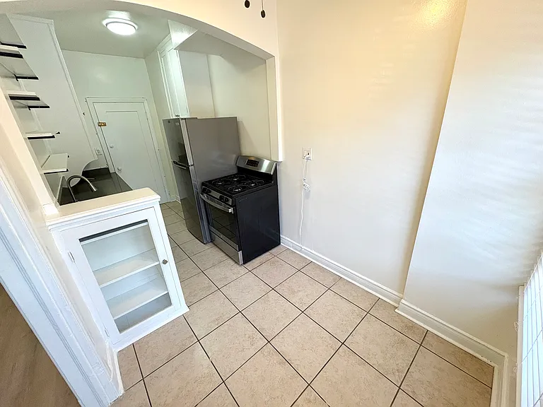 21 Westminster Ave #101 — Photo 6
