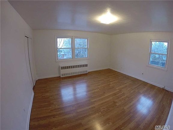 3rd image of 10944 Ditmars Blvd