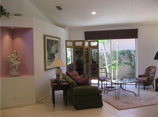 3rd image of 10819 Fairmont Village Dr