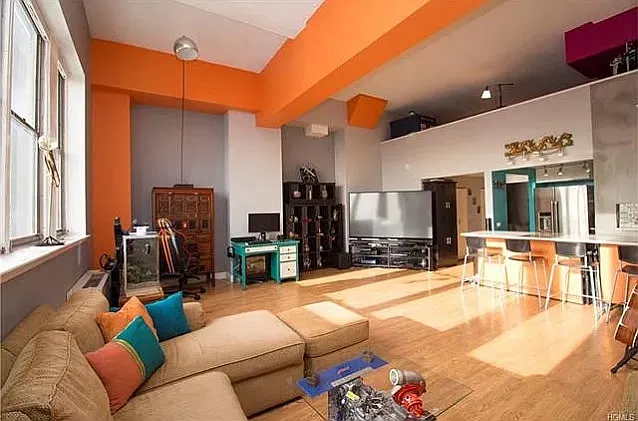 Studio, 874 sqft, $3,200 — Photo 2