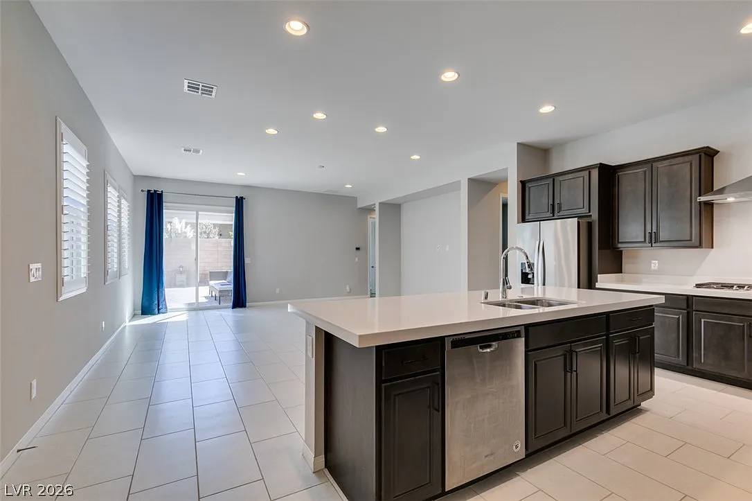 4 bed, 3.0 bath, 1825 sqft, $2,650 — Photo 3