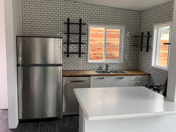 4th image of 2476 Pierpont Blvd