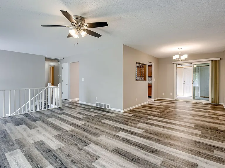 11705 Meredith Ave — Photo 6
