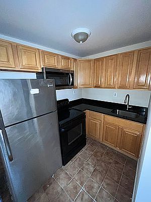 1st image of 595 Bay St Floor 2