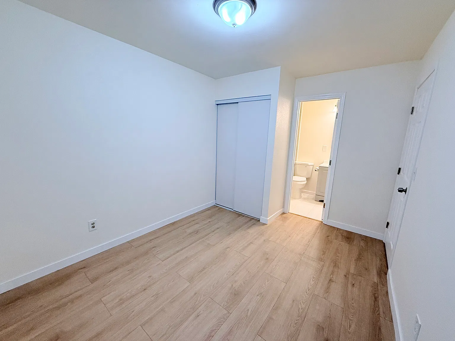 3 bed, 900 sqft, $2,950 — Photo 4