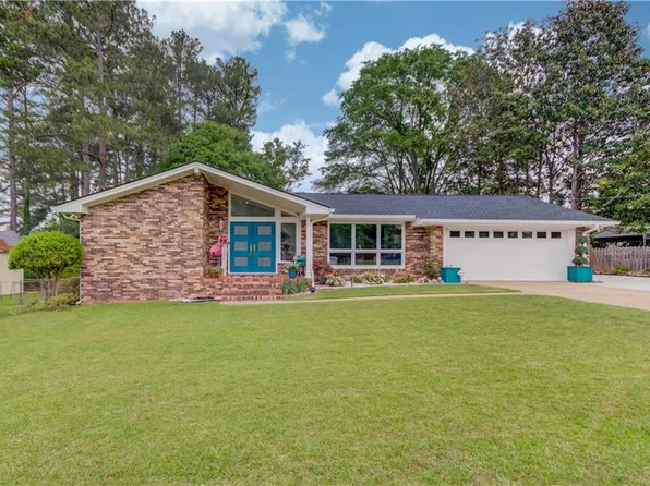 155 Ridgeway St, Winder, GA 30680